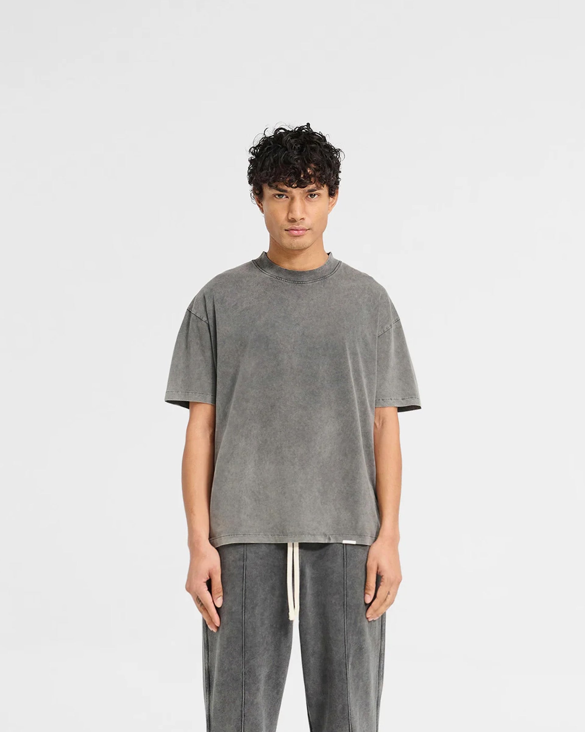 Man wearing a grey t-shirt on a plain white background | Initial T-Shirt in Vintage Grey | Regular fit cotton t-shirt with embroidered details | Initial T-Shirts | Represent Clo