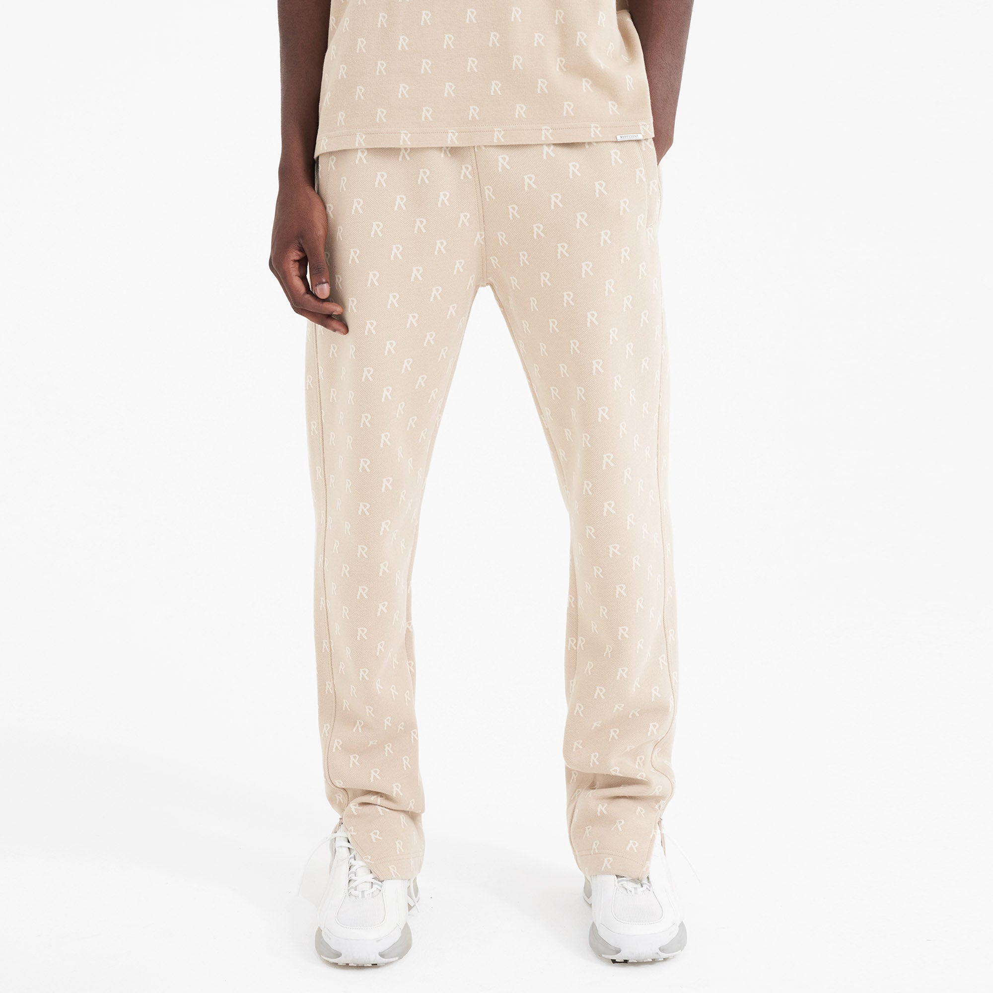 Intarsia Initial Sweatpants - Wheat